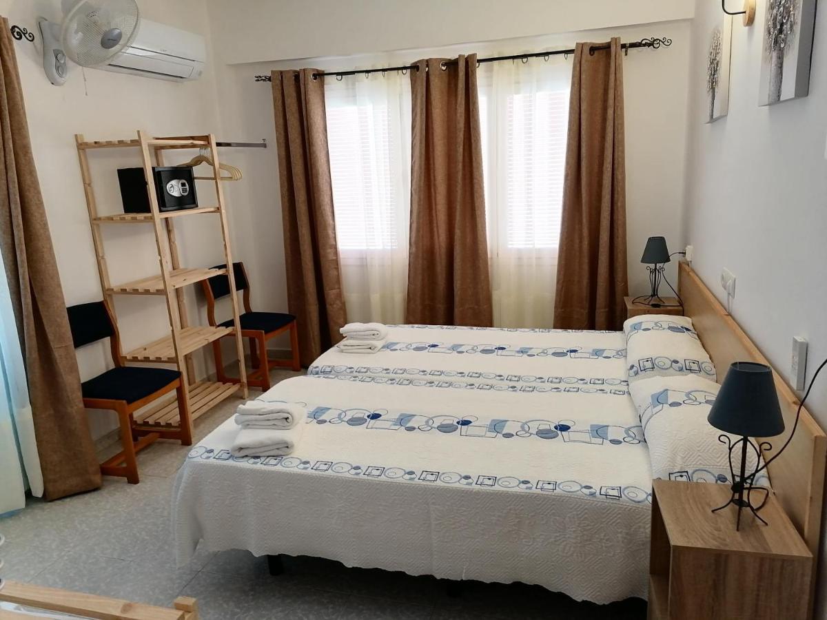 Hostal Pepe San Ferrán de ses Roques Exterior foto